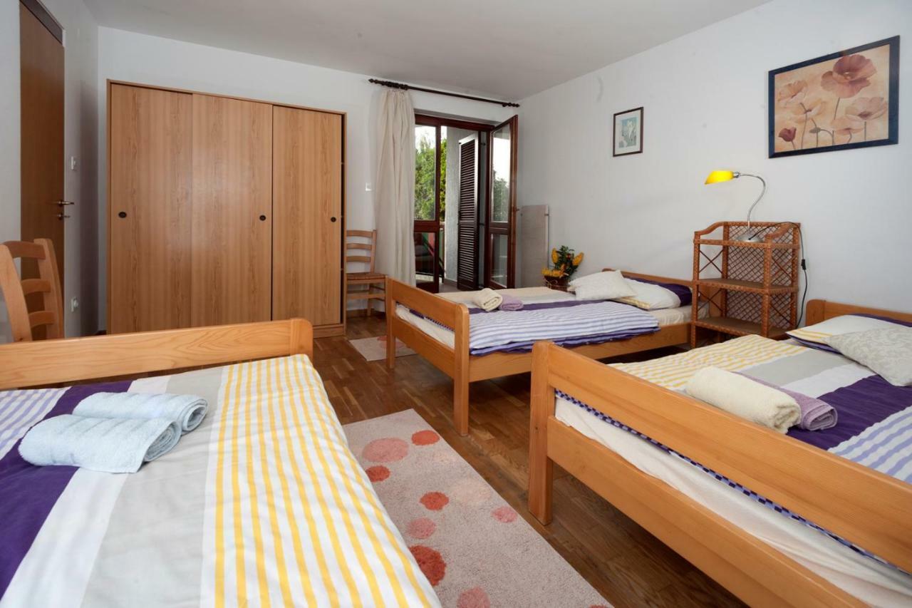 Josipa With 2 Bedrooms Near The Sports Center And The Poreč