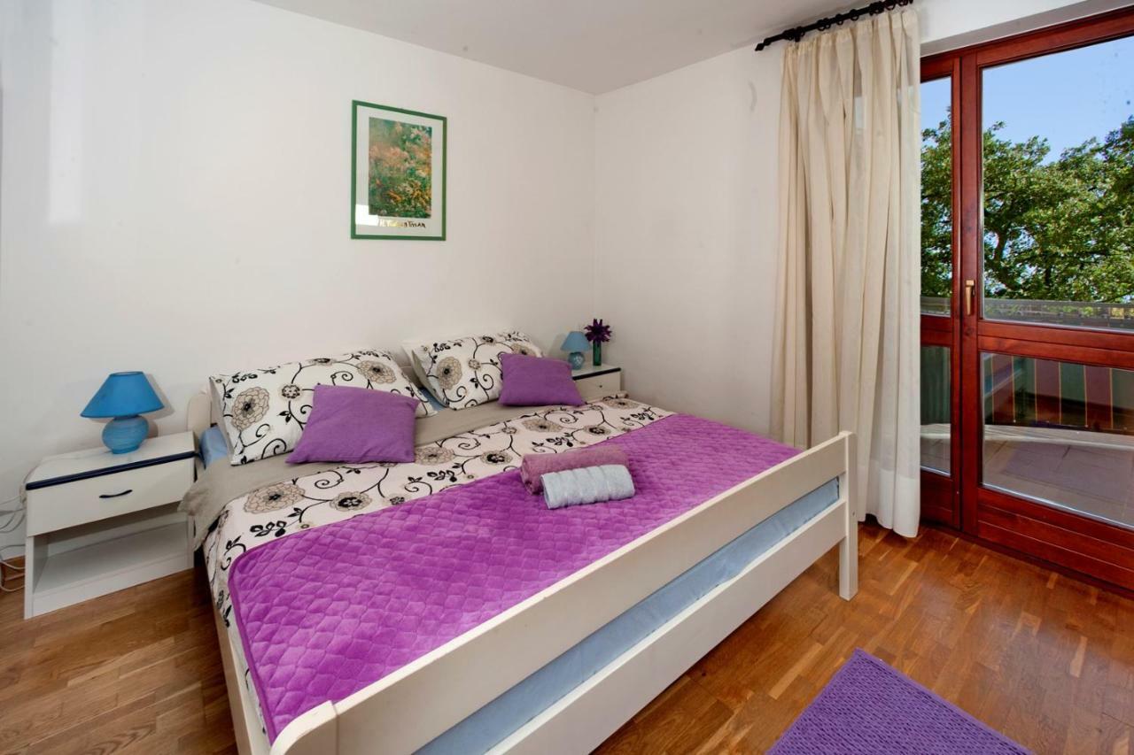 Apartmán Josipa With 2 Bedrooms Near The Sports Center And The Porec