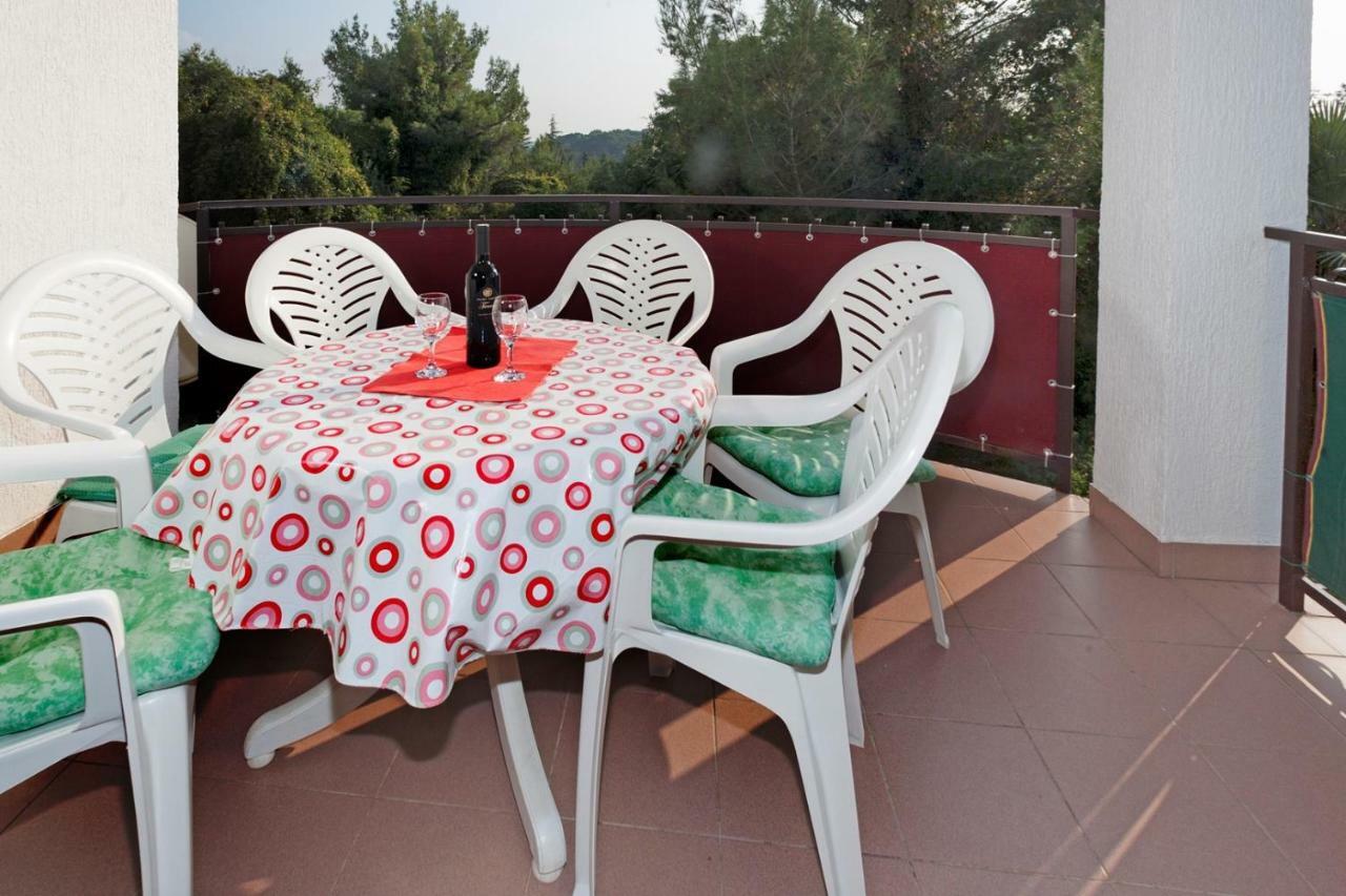 Josipa With 2 Bedrooms Near The Sports Center And The