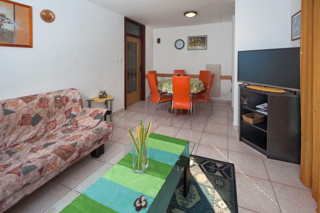 Josipa With 2 Bedrooms Near The Sports Center And The *